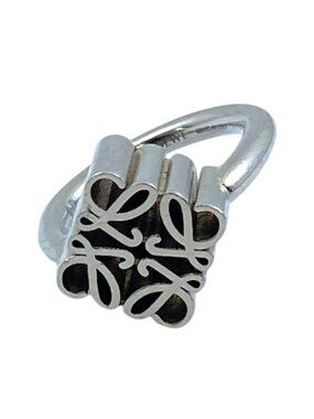 Loewe Single Anagram Ring Cube Silver Mode Accent